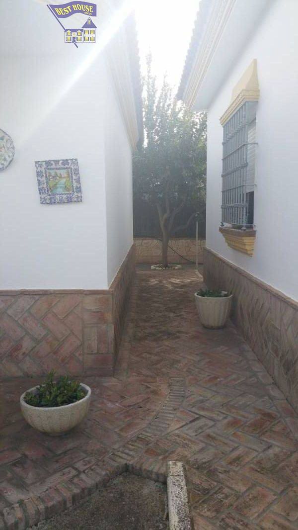 8 bedroom Villa for sale in Arcos de la Frontera with pool garage - € 540,000 (Ref: 3564938)