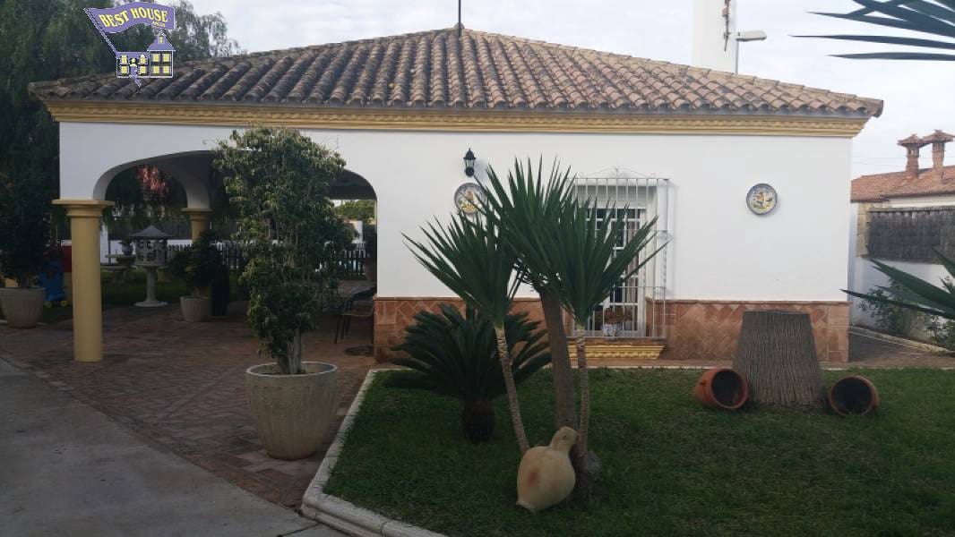 8 bedroom Villa for sale in Arcos de la Frontera with pool garage - € 540,000 (Ref: 3564938)