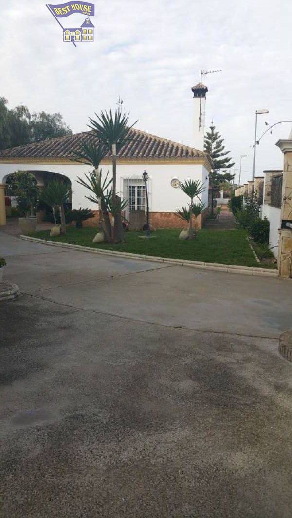 8 bedroom Villa for sale in Arcos de la Frontera with pool garage - € 540,000 (Ref: 3564938)