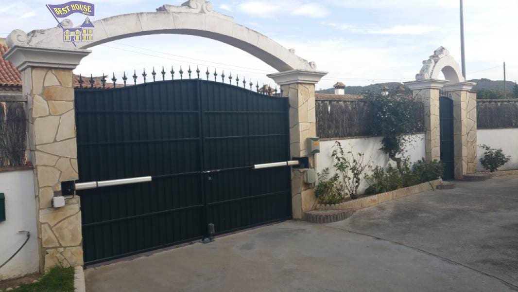 8 bedroom Villa for sale in Arcos de la Frontera with pool garage - € 540,000 (Ref: 3564938)