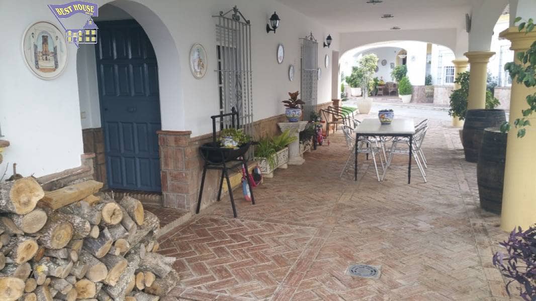 8 bedroom Villa for sale in Arcos de la Frontera with pool garage - € 540,000 (Ref: 3564938)