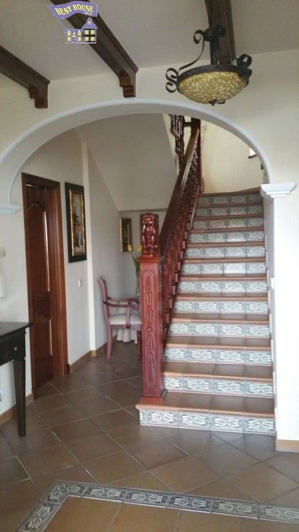 8 bedroom Villa for sale in Arcos de la Frontera with pool garage - € 540,000 (Ref: 3564938)