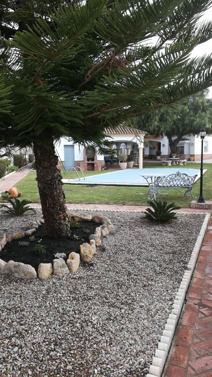 8 bedroom Villa for sale in Arcos de la Frontera with pool garage - € 540,000 (Ref: 3564938)