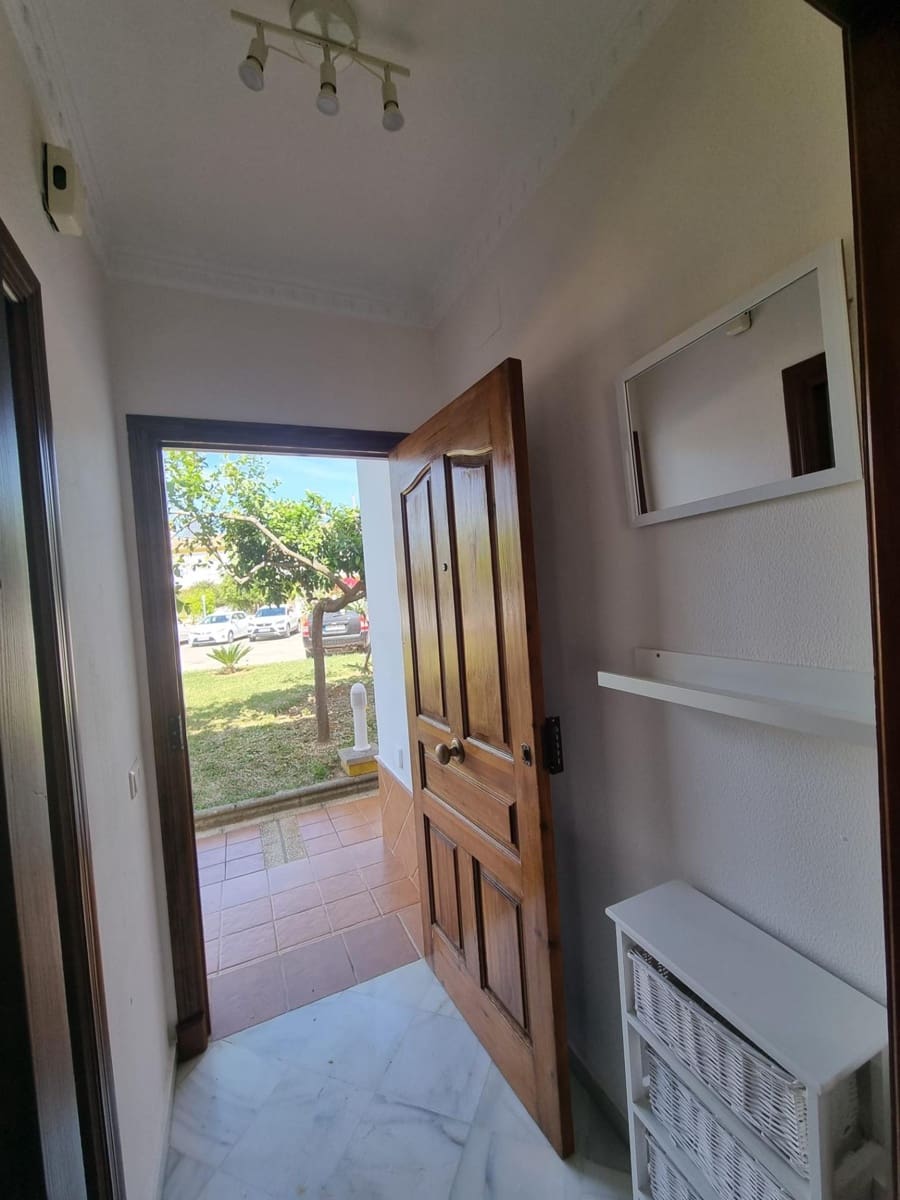 3 bedroom Townhouse for sale in Arcos de la Frontera with garage - € 140,000 (Ref: 3823037)