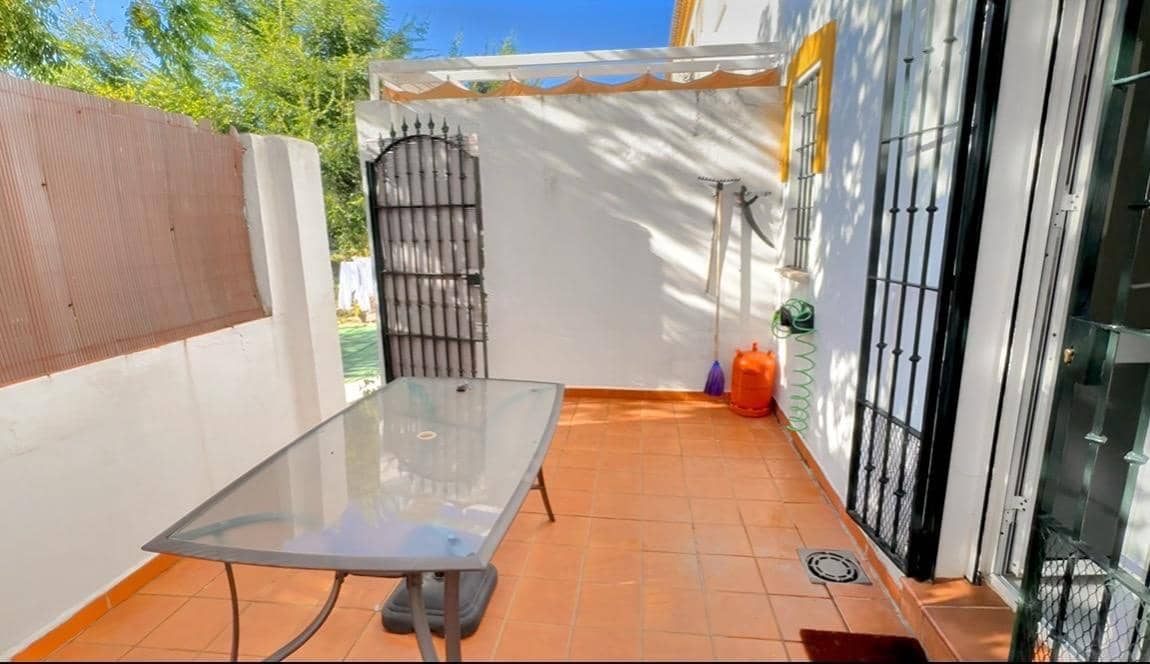 3 bedroom Townhouse for sale in Arcos de la Frontera with garage - € 140,000 (Ref: 3823037)