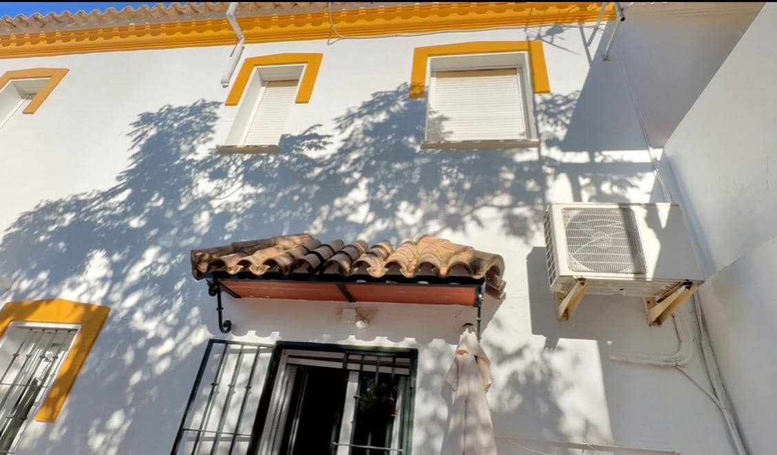 3 bedroom Townhouse for sale in Arcos de la Frontera with garage - € 140,000 (Ref: 3823037)