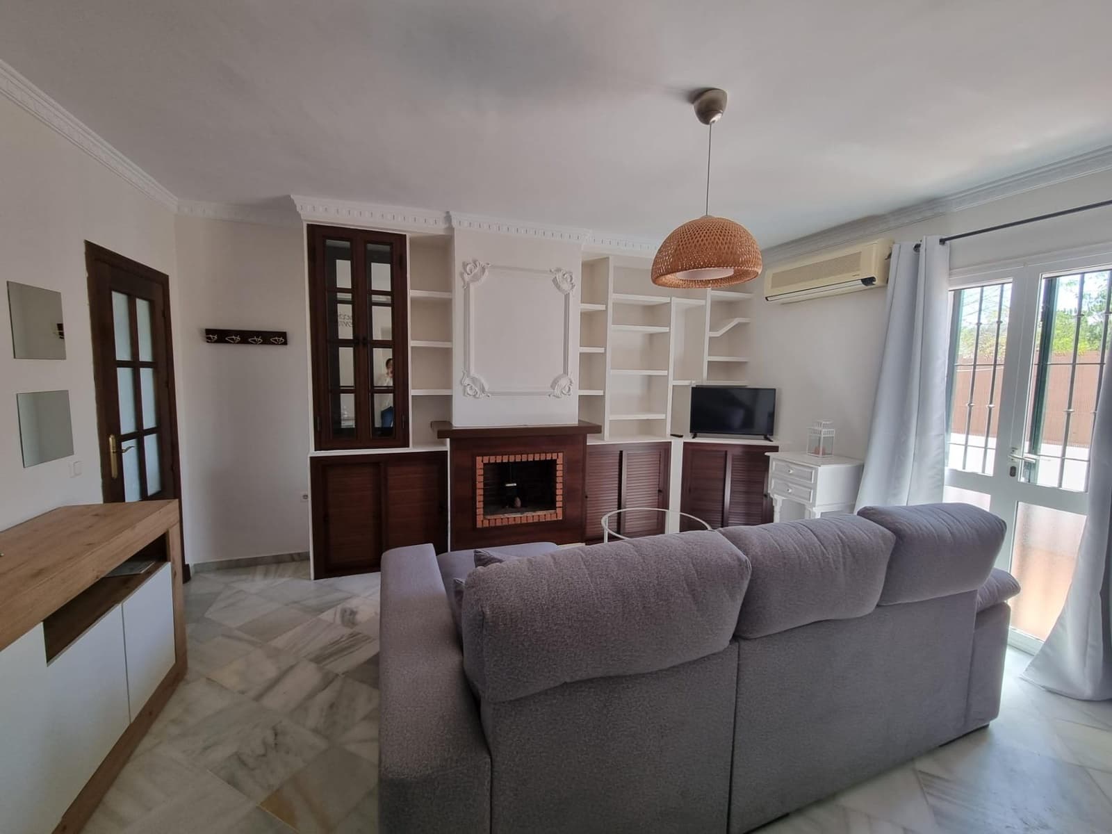 3 bedroom Townhouse for sale in Arcos de la Frontera with garage - € 140,000 (Ref: 3823037)