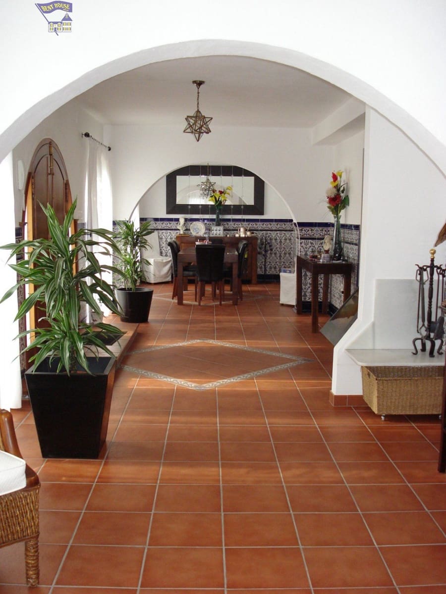 5 bedroom Villa for sale in Arcos de la Frontera with pool - € 495,000 (Ref: 4187104)
