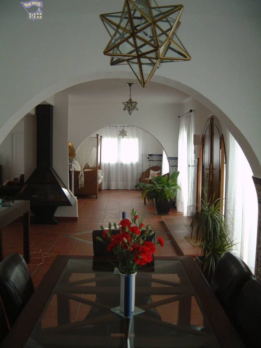 5 bedroom Villa for sale in Arcos de la Frontera with pool - € 495,000 (Ref: 4187104)