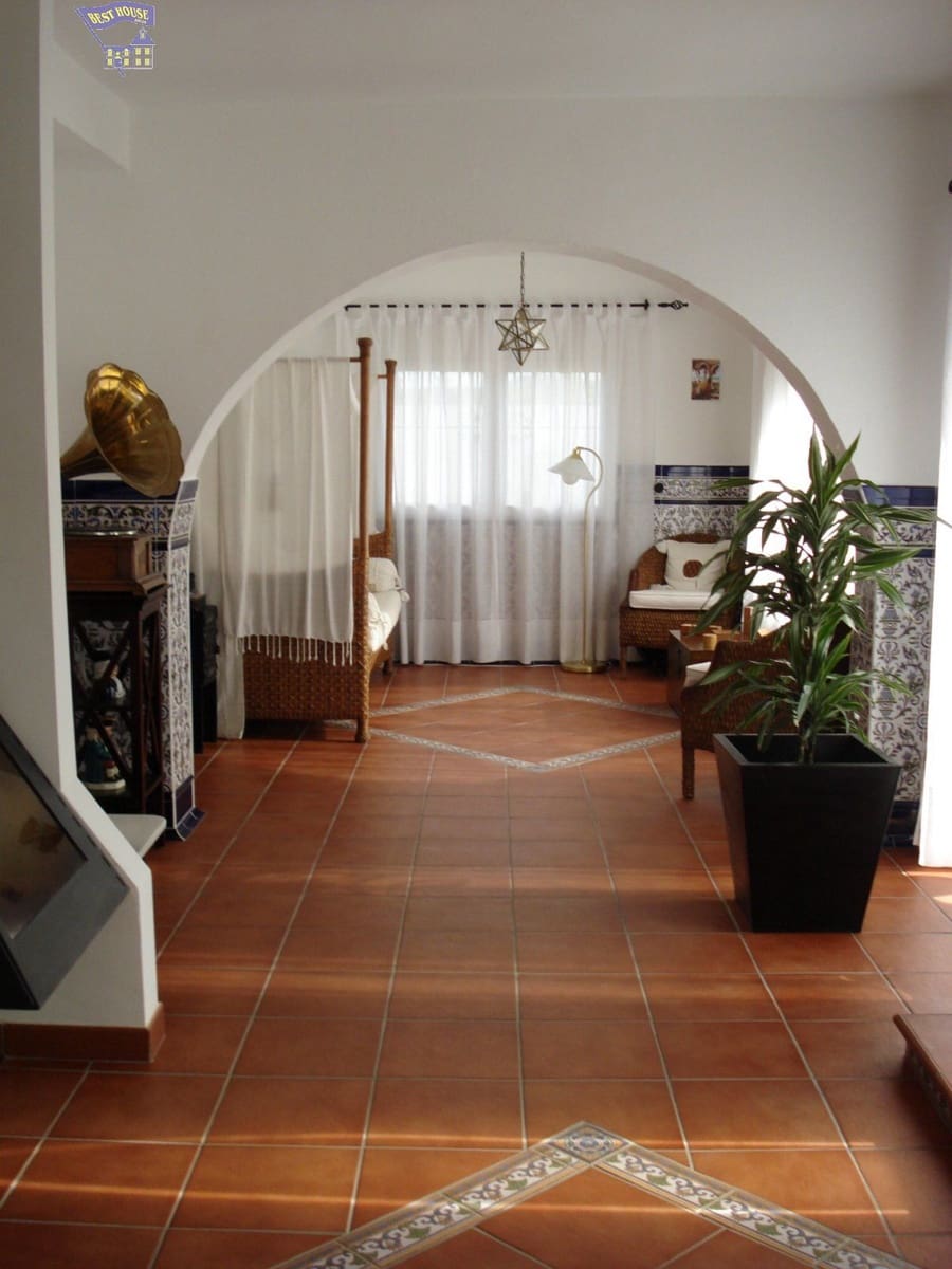 5 bedroom Villa for sale in Arcos de la Frontera with pool - € 495,000 (Ref: 4187104)
