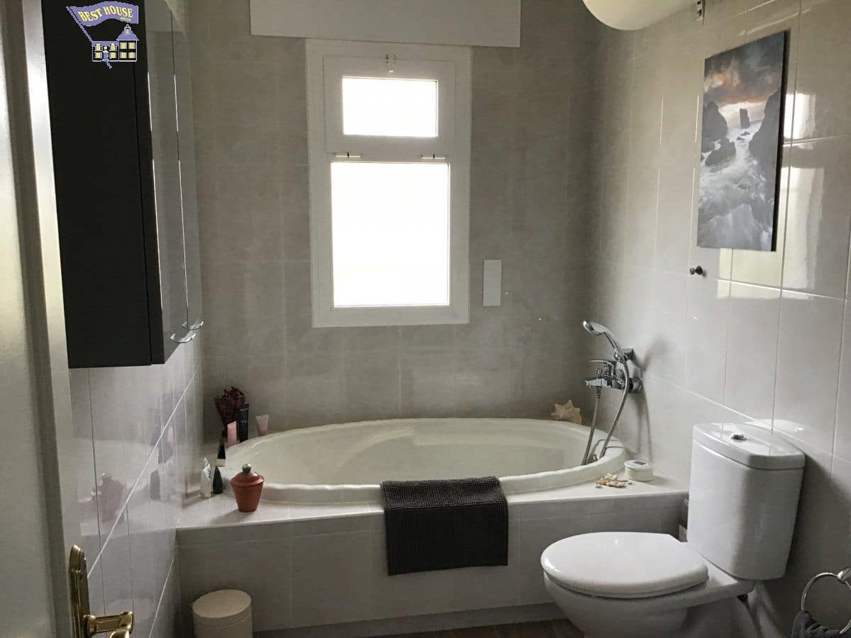 5 bedroom Villa for sale in Arcos de la Frontera with pool - € 495,000 (Ref: 4187104)