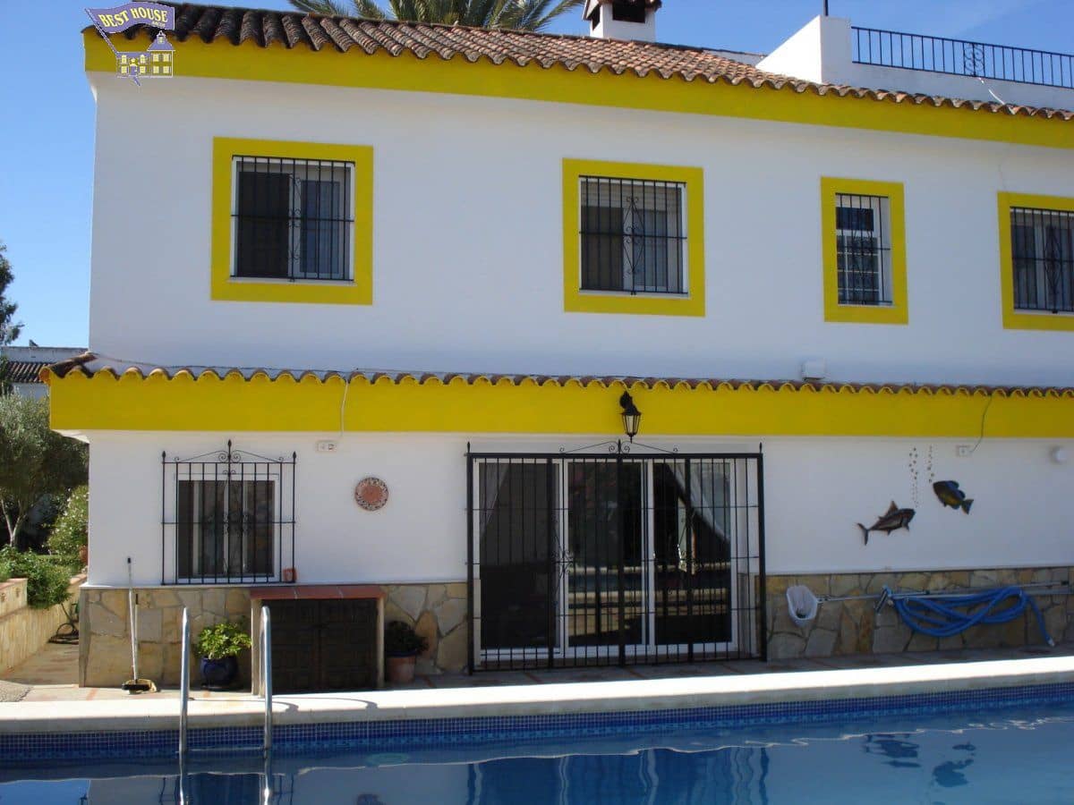 5 bedroom Villa for sale in Arcos de la Frontera with pool - € 495,000 (Ref: 4187104)