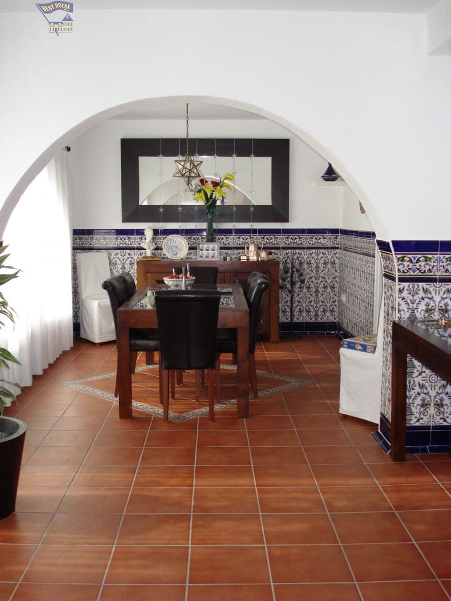 5 bedroom Villa for sale in Arcos de la Frontera with pool - € 495,000 (Ref: 4187104)