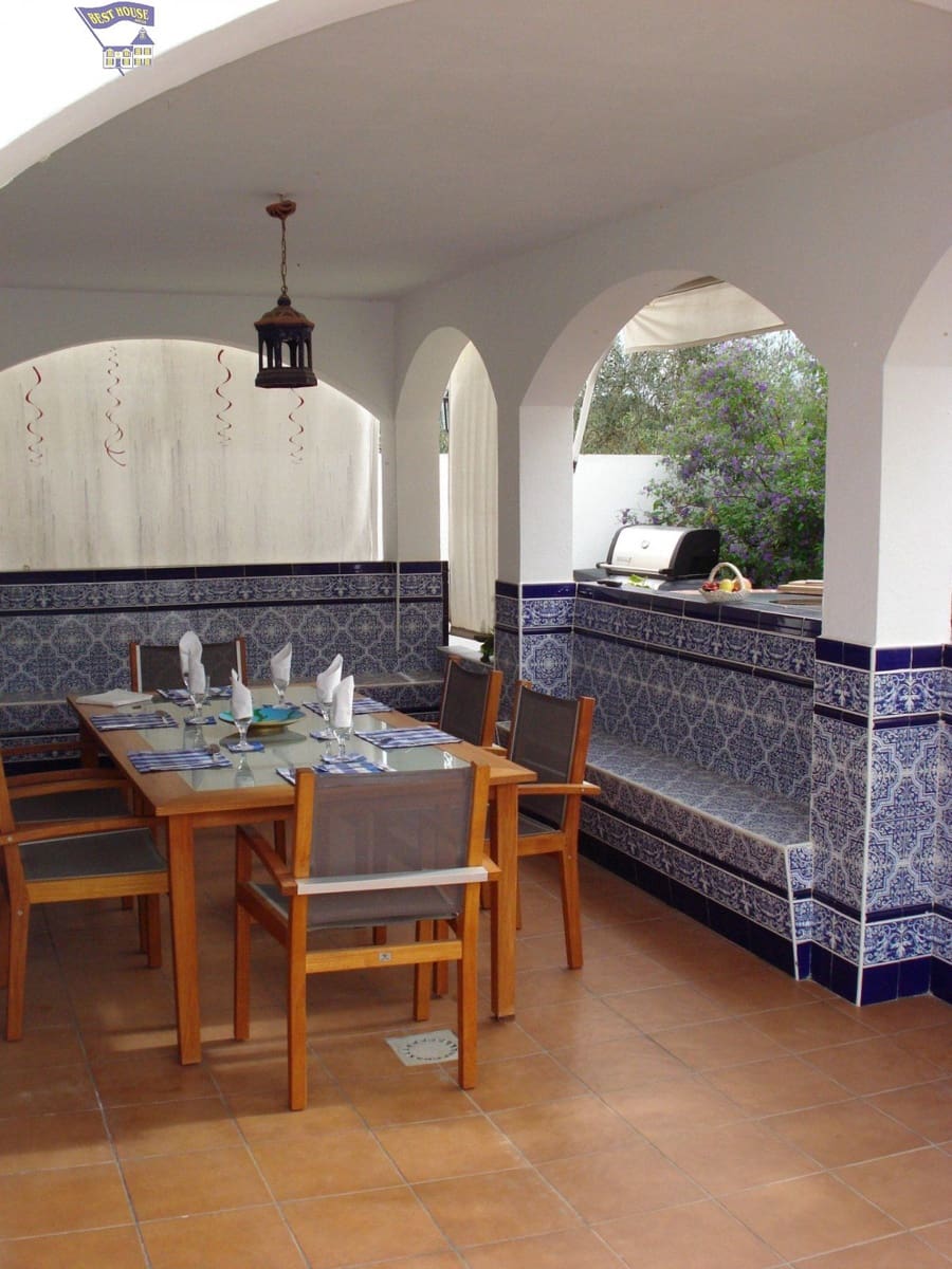 5 bedroom Villa for sale in Arcos de la Frontera with pool - € 495,000 (Ref: 4187104)