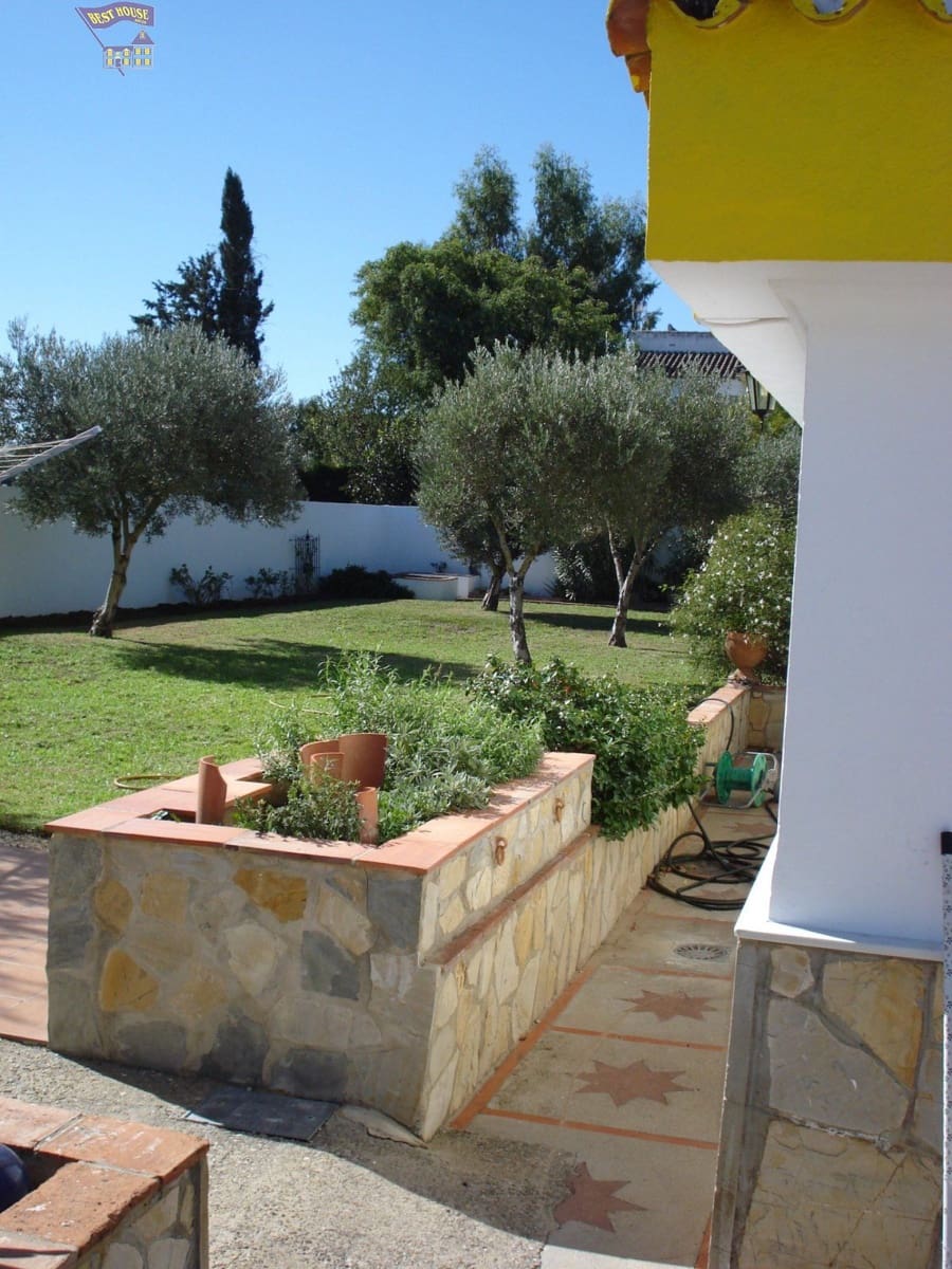 5 bedroom Villa for sale in Arcos de la Frontera with pool - € 495,000 (Ref: 4187104)