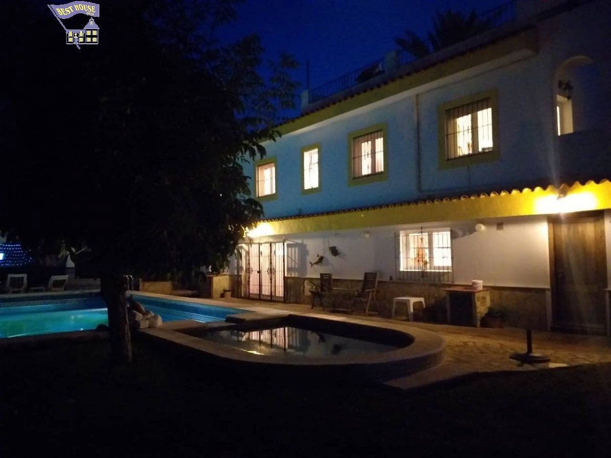 5 bedroom Villa for sale in Arcos de la Frontera with pool - € 495,000 (Ref: 4187104)