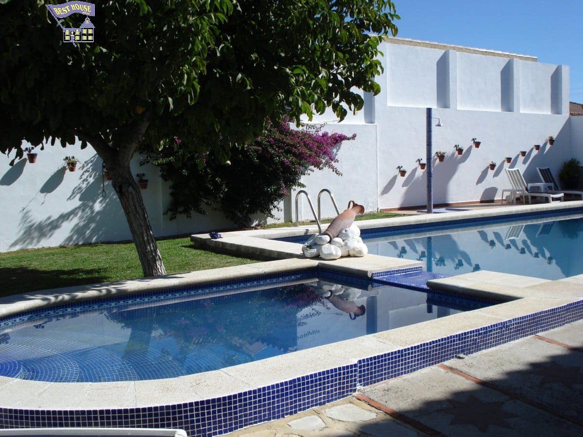 5 bedroom Villa for sale in Arcos de la Frontera with pool - € 495,000 (Ref: 4187104)