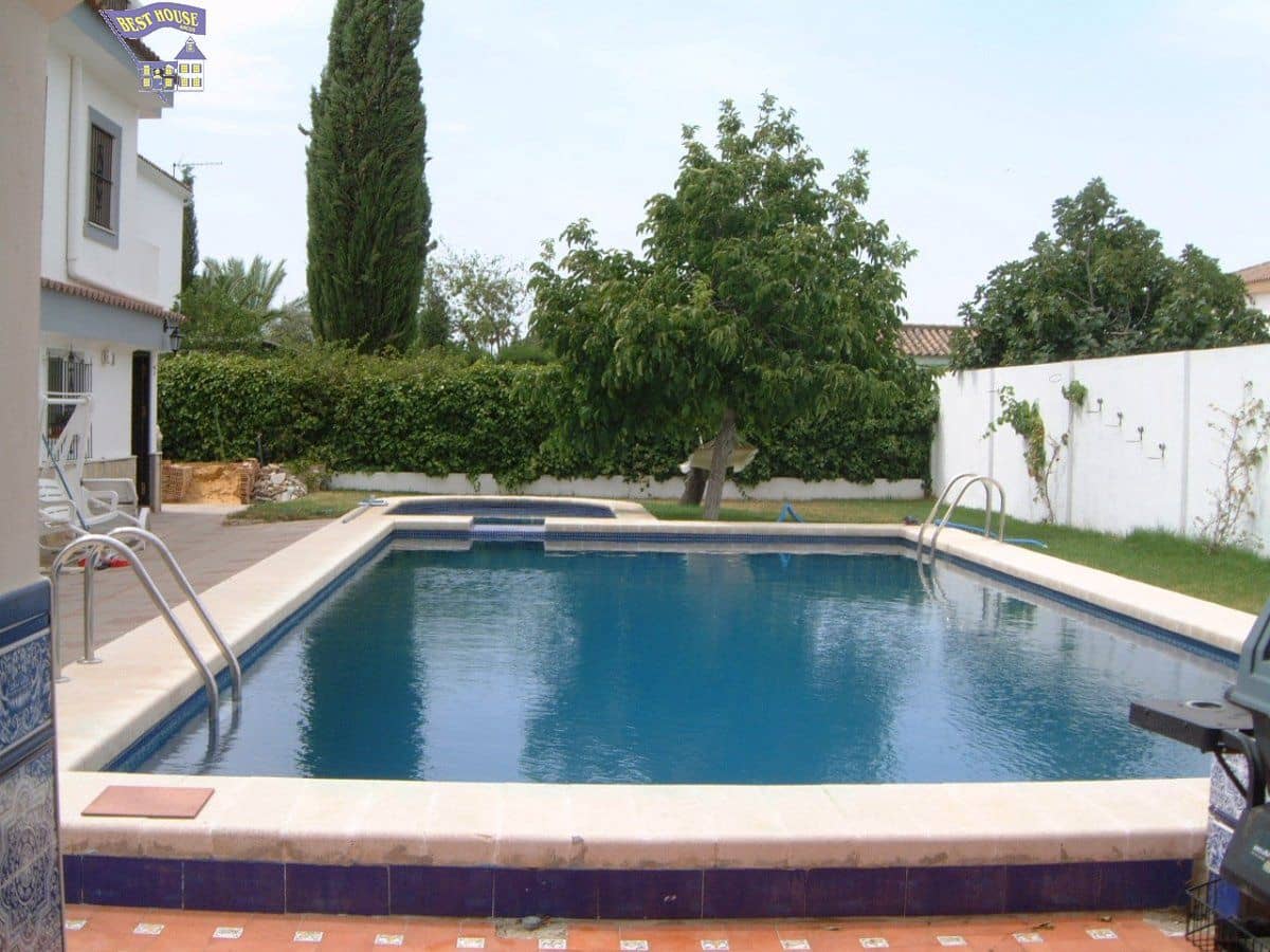 5 bedroom Villa for sale in Arcos de la Frontera with pool - € 495,000 (Ref: 4187104)