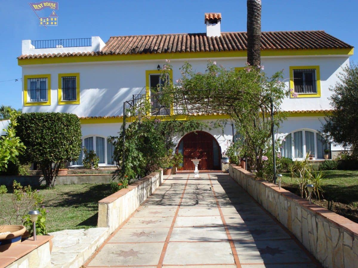 5 bedroom Villa for sale in Arcos de la Frontera with pool - € 495,000 (Ref: 4187104)