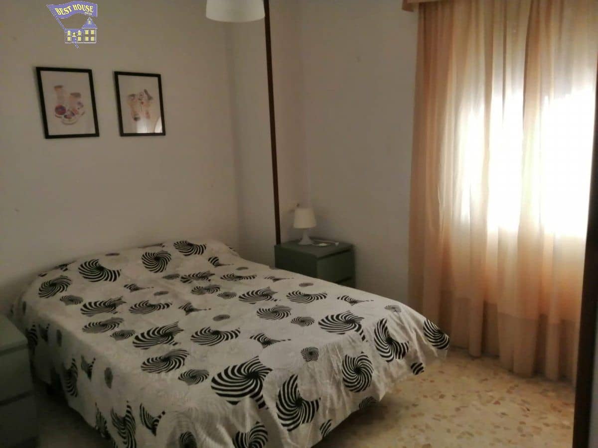 3 bedroom Flat for rent in Arcos de la Frontera with garage - € 400 (Ref: 5423974)