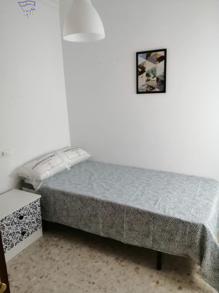 3 bedroom Flat for rent in Arcos de la Frontera with garage - € 400 (Ref: 5423974)