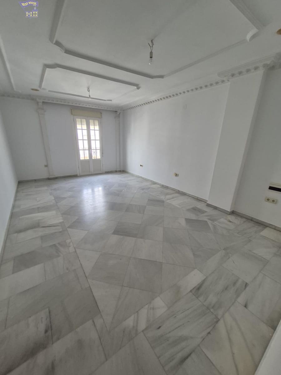 4 bedroom Flat for sale in Arcos de la Frontera - € 100,000 (Ref: 6194051)