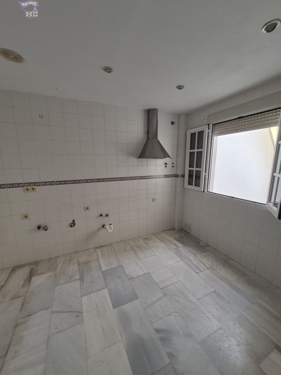 4 bedroom Flat for sale in Arcos de la Frontera - € 100,000 (Ref: 6194051)