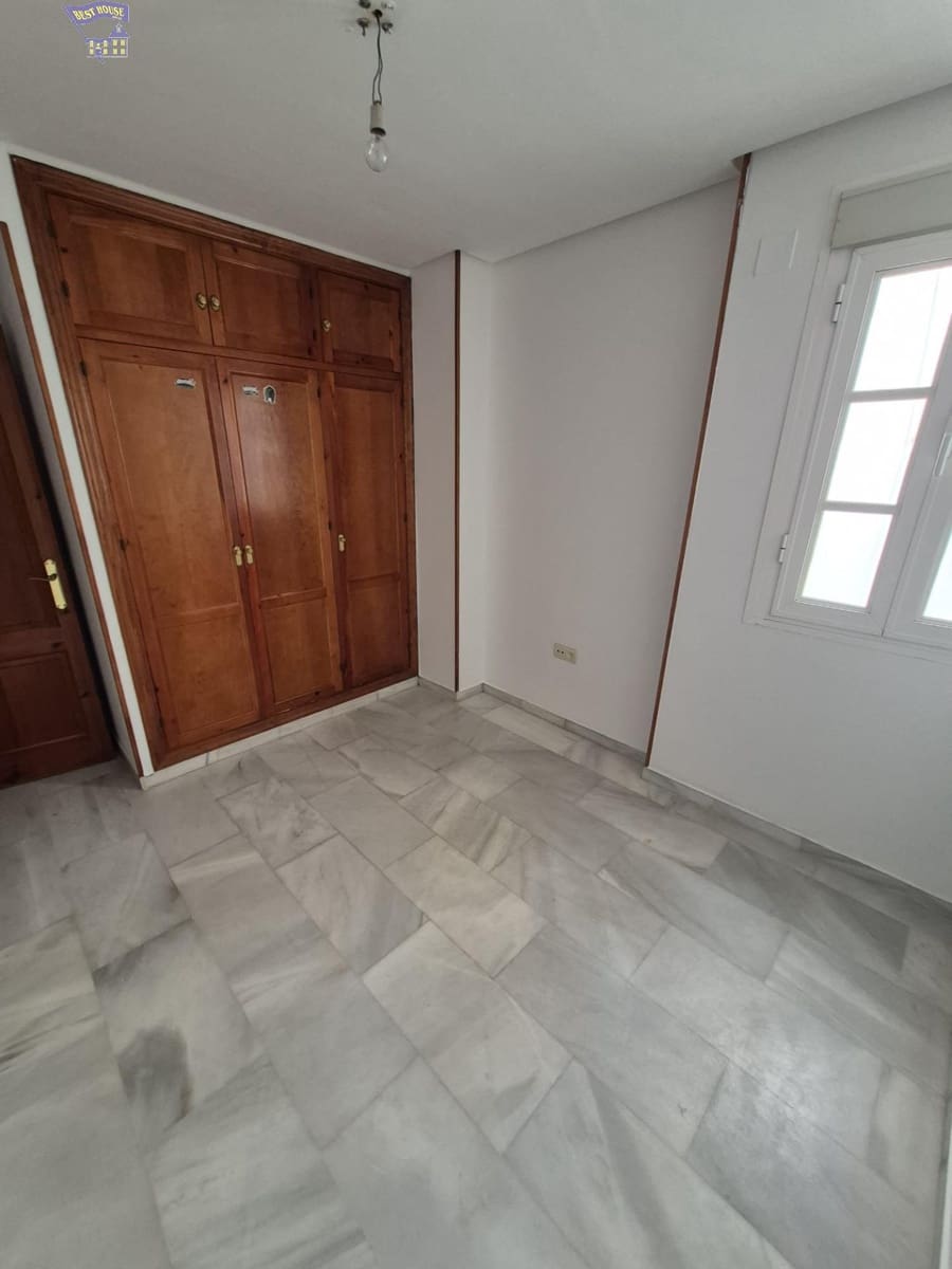 4 bedroom Flat for sale in Arcos de la Frontera - € 100,000 (Ref: 6194051)
