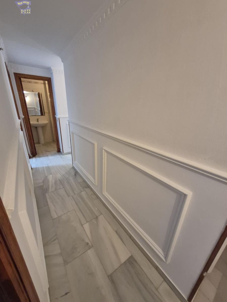 4 bedroom Flat for sale in Arcos de la Frontera - € 100,000 (Ref: 6194051)