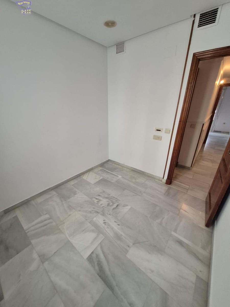 4 bedroom Flat for sale in Arcos de la Frontera - € 100,000 (Ref: 6194051)