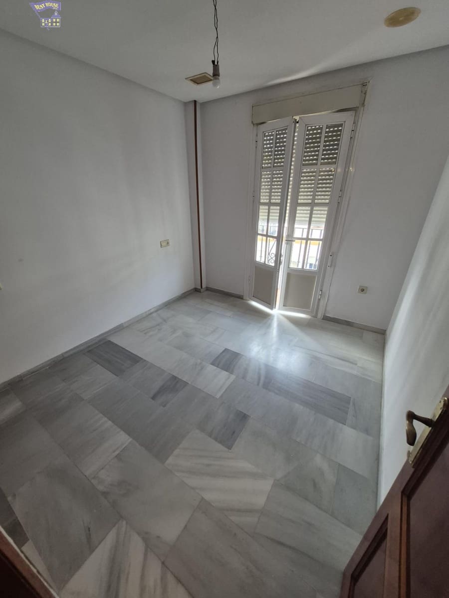 4 bedroom Flat for sale in Arcos de la Frontera - € 100,000 (Ref: 6194051)
