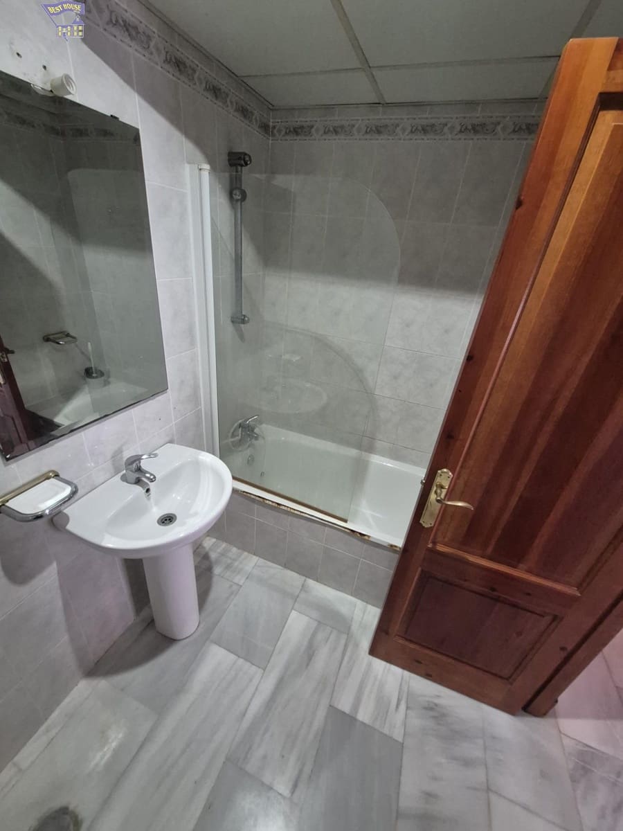 4 bedroom Flat for sale in Arcos de la Frontera - € 100,000 (Ref: 6194051)