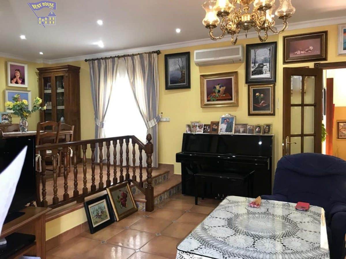 5 bedroom Villa for sale in Arcos de la Frontera - € 285,000 (Ref: 6194067)