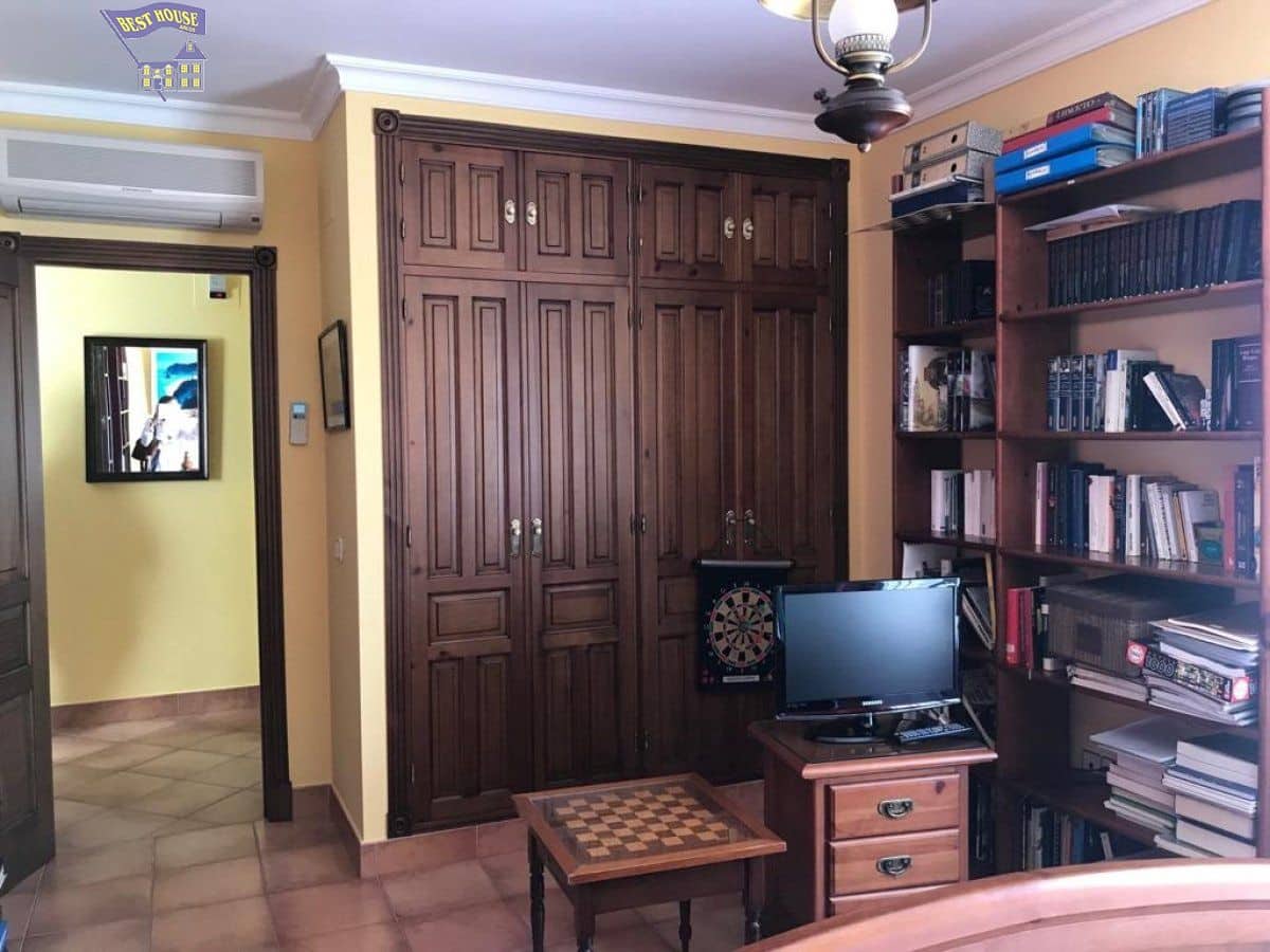 5 bedroom Villa for sale in Arcos de la Frontera - € 285,000 (Ref: 6194067)
