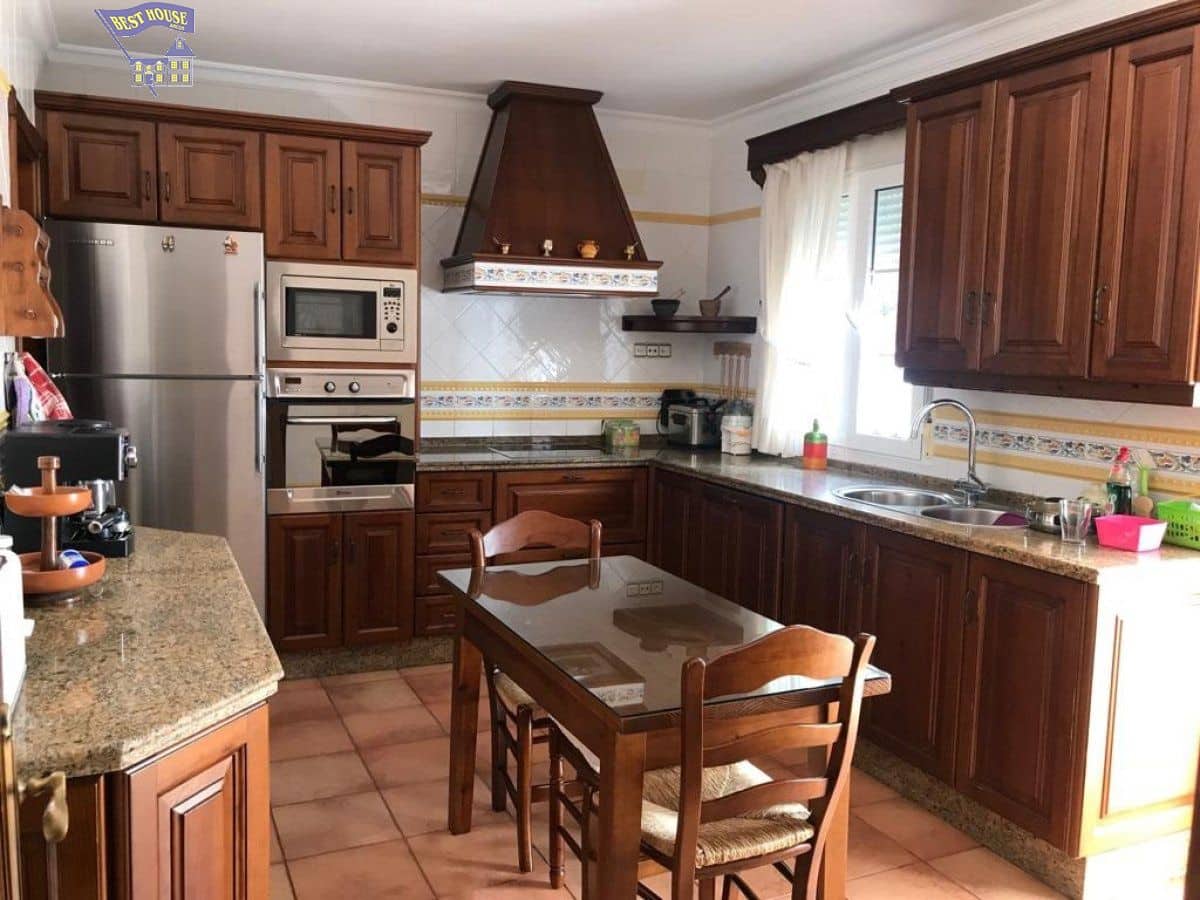 5 bedroom Villa for sale in Arcos de la Frontera - € 285,000 (Ref: 6194067)