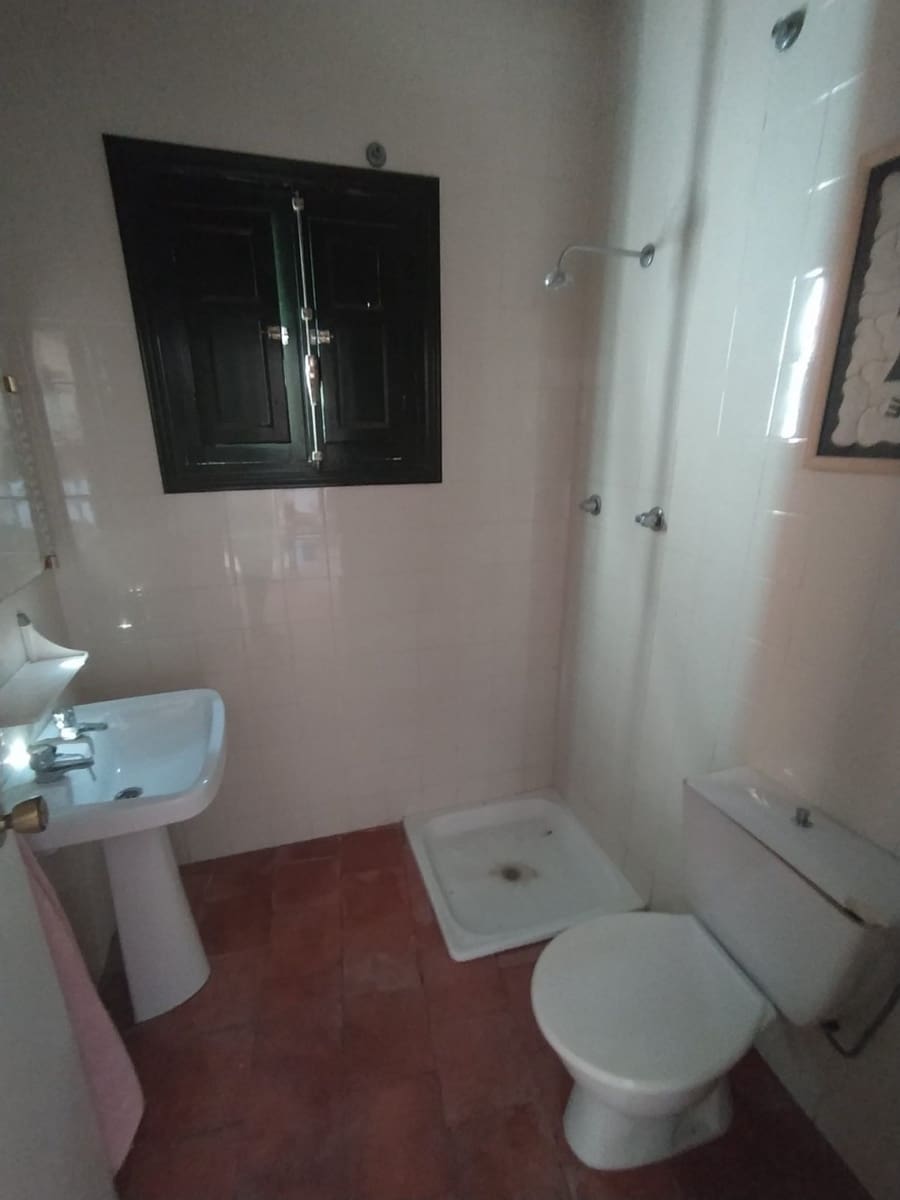 8 bedroom Townhouse for sale in Arcos de la Frontera - € 120,000 (Ref: 6194137)