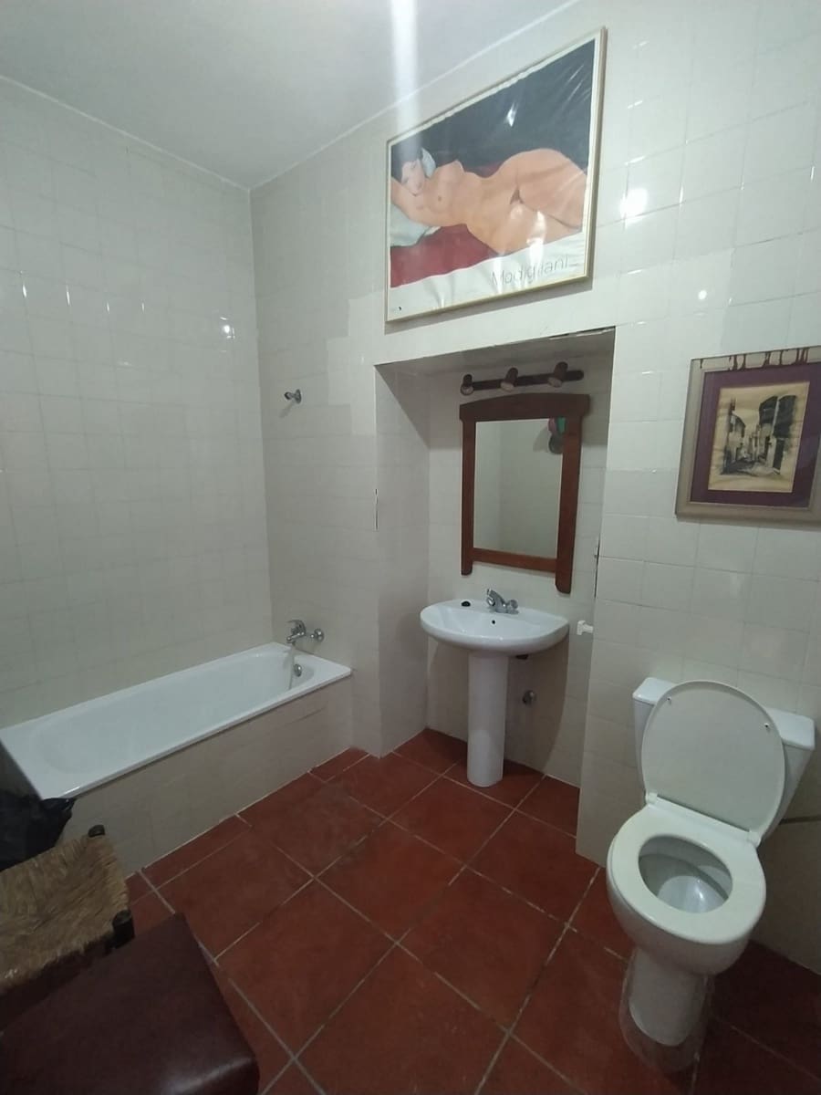 8 bedroom Townhouse for sale in Arcos de la Frontera - € 120,000 (Ref: 6194137)