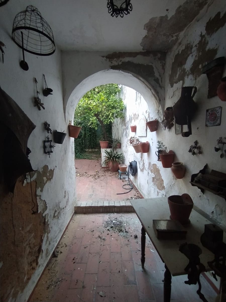 8 bedroom Townhouse for sale in Arcos de la Frontera - € 120,000 (Ref: 6194137)