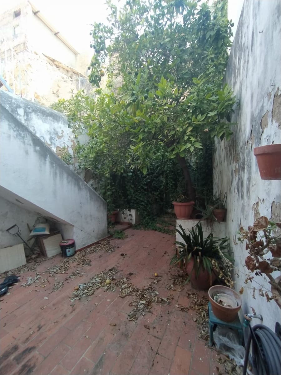 8 bedroom Townhouse for sale in Arcos de la Frontera - € 120,000 (Ref: 6194137)