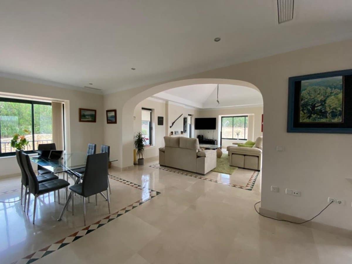 6 bedroom Villa for sale in Arcos de la Frontera with pool garage - € 795,000 (Ref: 6194154)