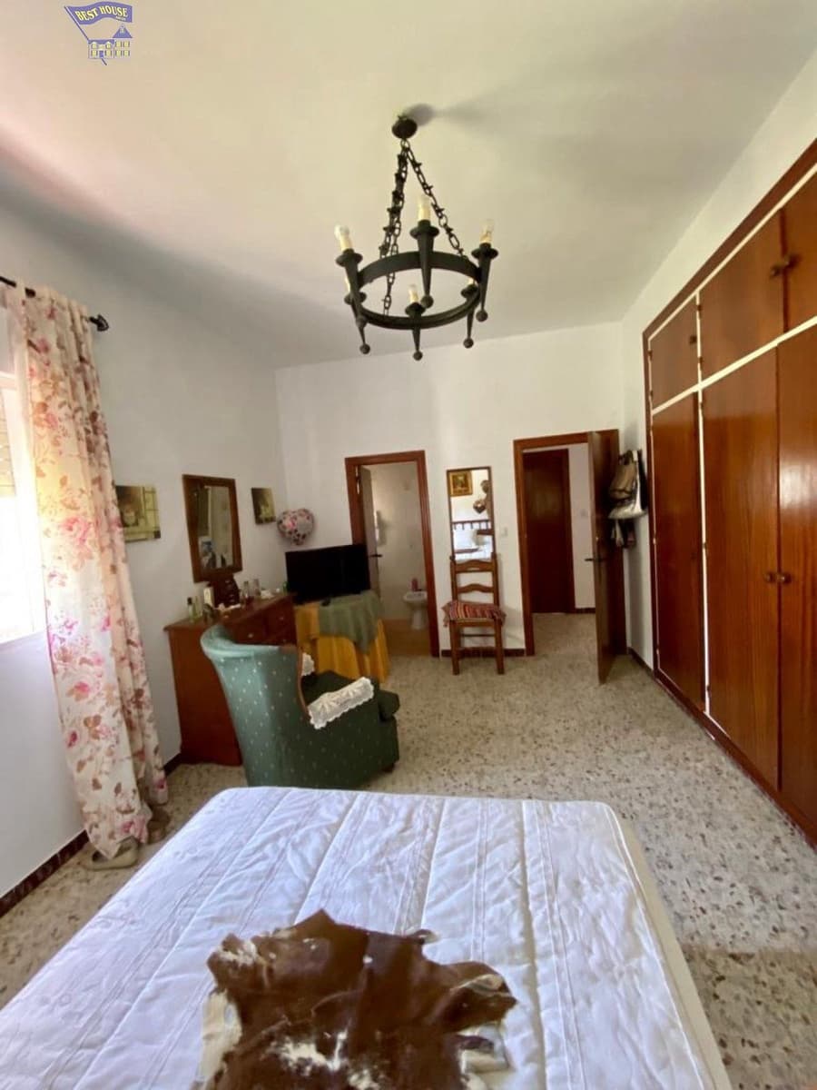 3 bedroom Finca/Country House for sale in Arcos de la Frontera with pool - € 270,000 (Ref: 6194160)