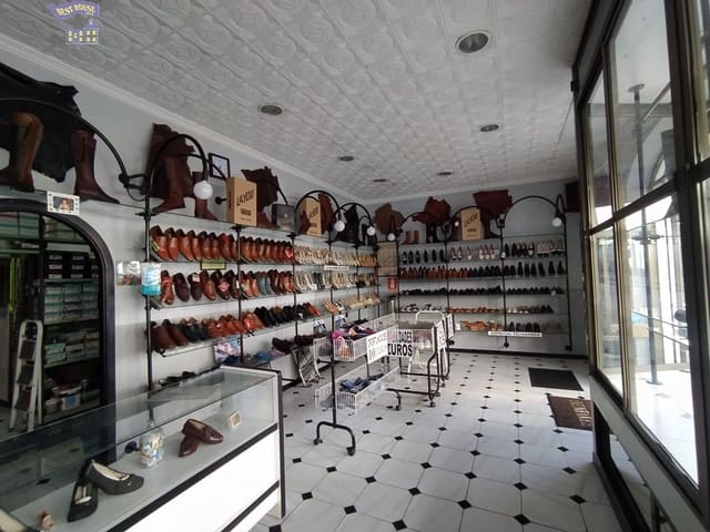Commerciale in vendita in Arcos de la Frontera - 90.000 € (Rif: 6194176)