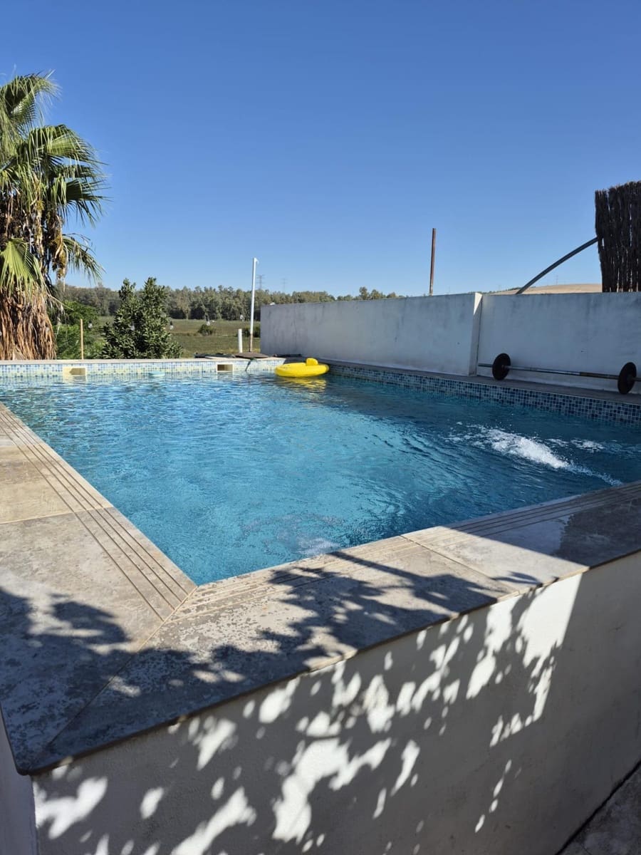 3 bedroom Finca/Country House for sale in Arcos de la Frontera with pool - € 199,900 (Ref: 7753631)