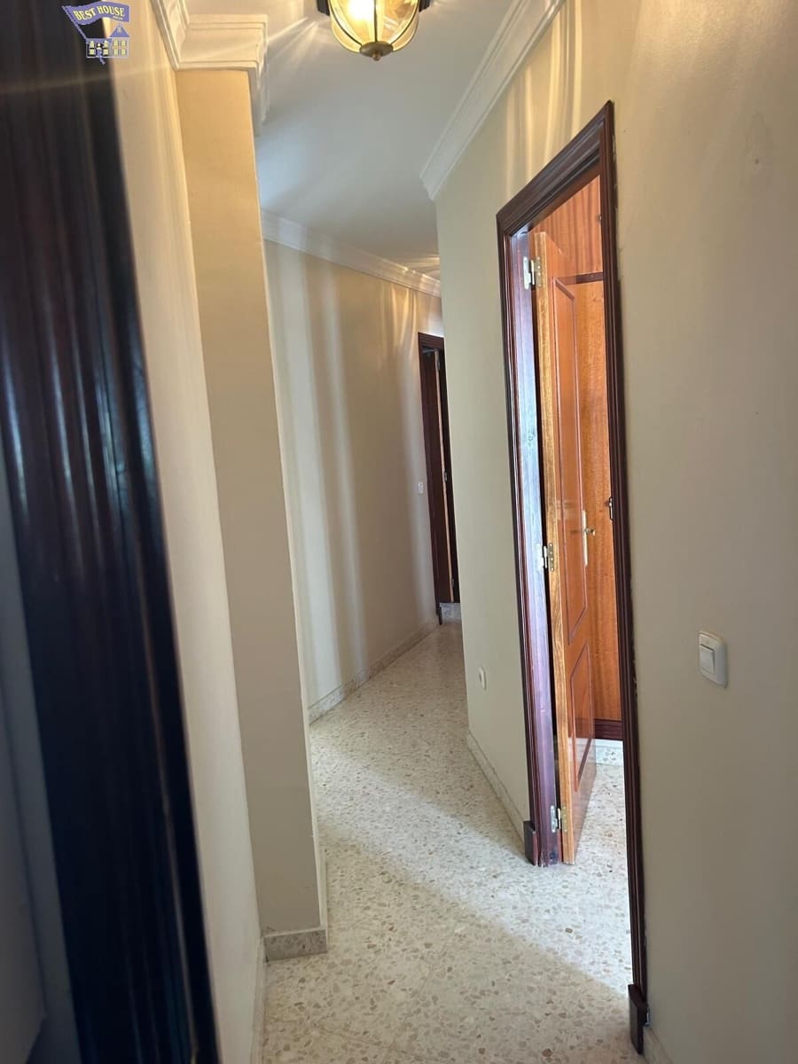 Piso de 3 habitaciones en Arcos de la Frontera en venta - 80.000 € (Ref: 8743560)