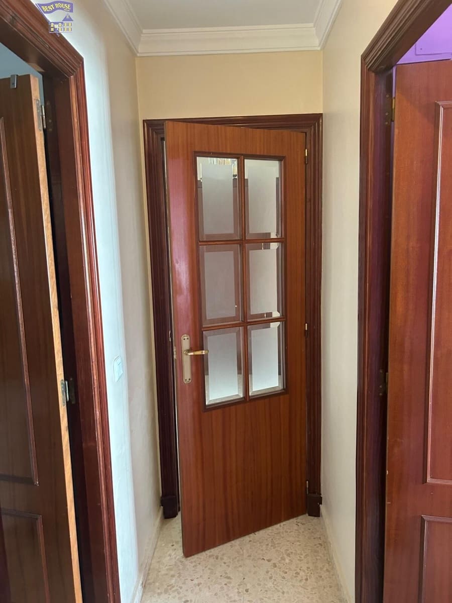 Piso de 3 habitaciones en Arcos de la Frontera en venta - 80.000 € (Ref: 8743560)