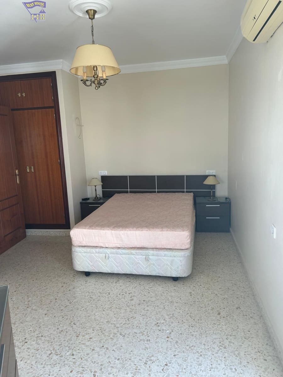 Piso de 3 habitaciones en Arcos de la Frontera en venta - 80.000 € (Ref: 8743560)