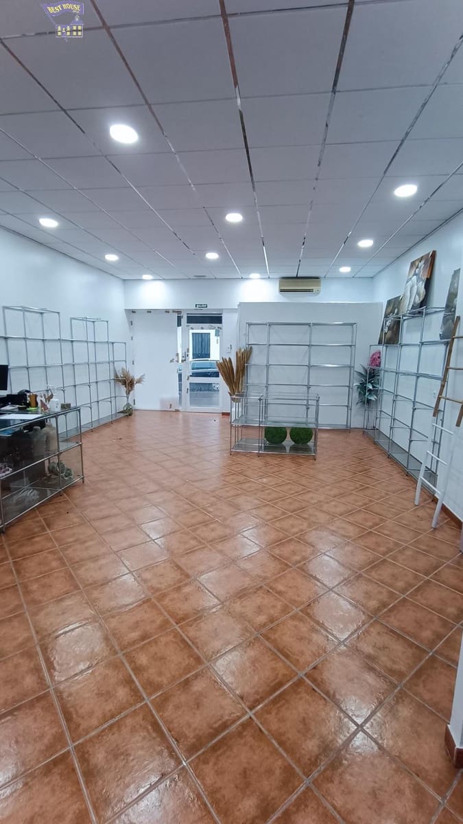 Kaupallinen myytävänä paikassa Arcos de la Frontera - 52 500 € (Ref: 8988688)