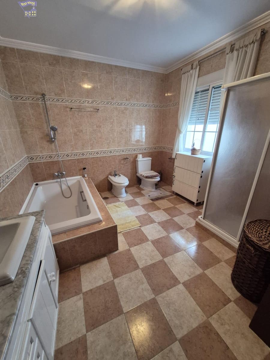 3 makuuhuone Omakotitalo myytävänä paikassa Arcos de la Frontera mukana 
autotalli - 190 000 € (Ref: 8992749)