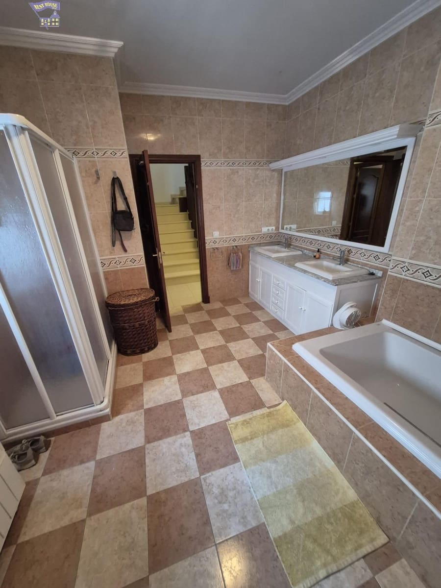 3 makuuhuone Omakotitalo myytävänä paikassa Arcos de la Frontera mukana 
autotalli - 190 000 € (Ref: 8992749)