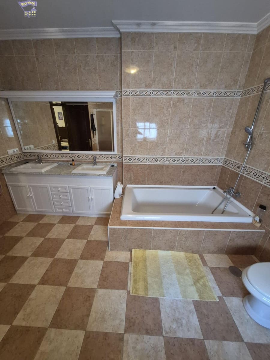 3 makuuhuone Omakotitalo myytävänä paikassa Arcos de la Frontera mukana 
autotalli - 190 000 € (Ref: 8992749)